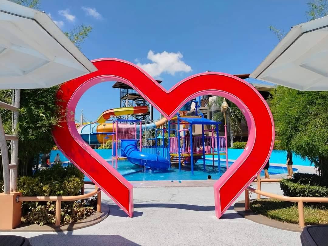 Heart-shaped photo frame facing the children’s water-play area