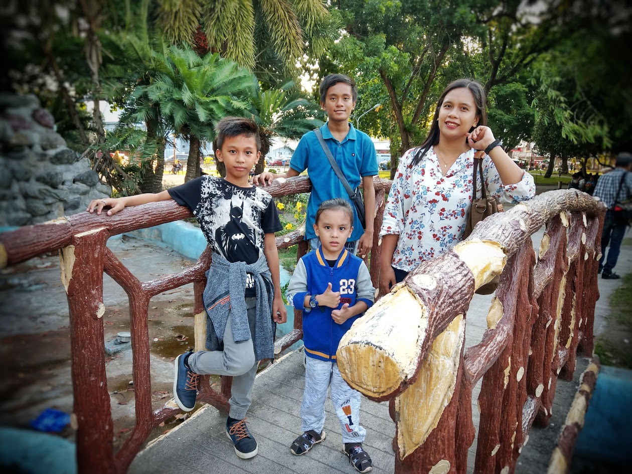 Family photo on a bridge at Plaza Heneral Santos