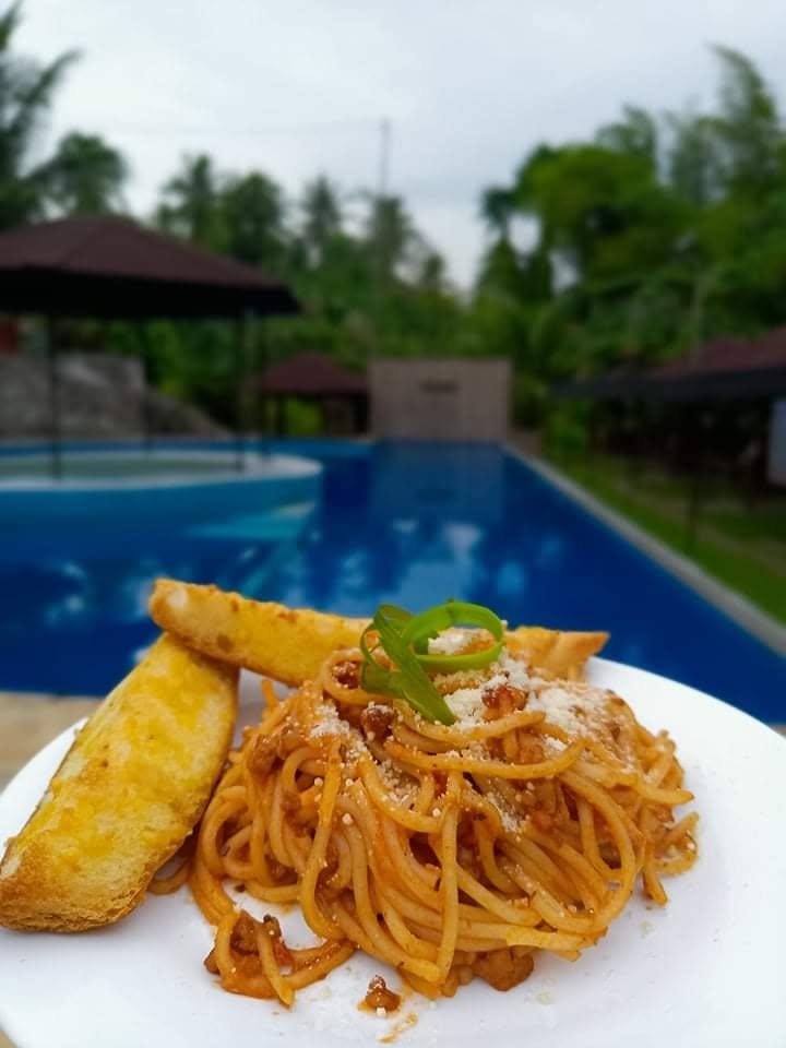 Spaghetti and toasted bread beside the pool