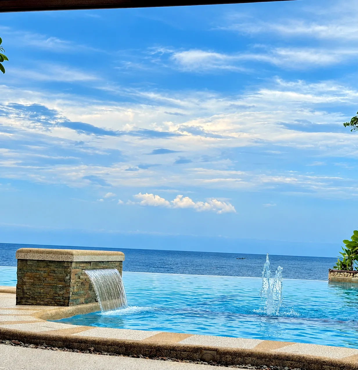 Ocean-facing infinity pool at Seascape View Resort